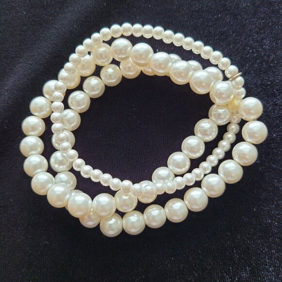 Vintage Roman Pearl Pendant & Chain Triple Strand Bracelet Glass Pearls Elegant - Picture 5 of 10